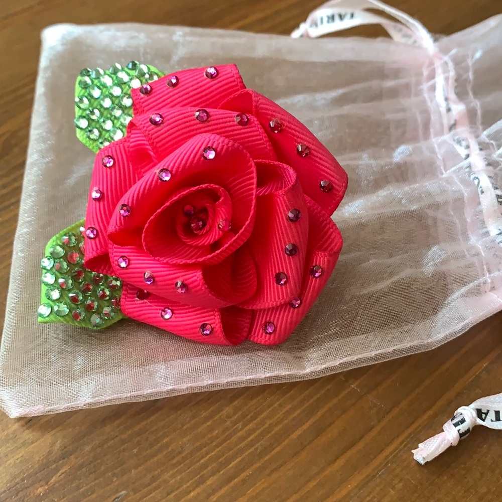 Tarina Tarantino Ribbon Crystals Rose Ring